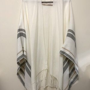 Loft Poncho / Cape